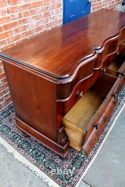 American Antique Mahogany Chest of Drawers / Dresser