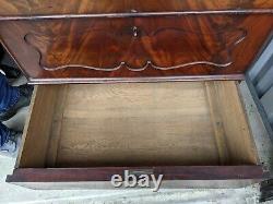 Antique 1800s Flame Mahogany Dresser Chest of drawers Bureau with key