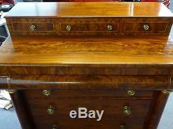 Antique American Classic Mahogany Chest of Drawers/Dresser. Paw Feet. Circa1820