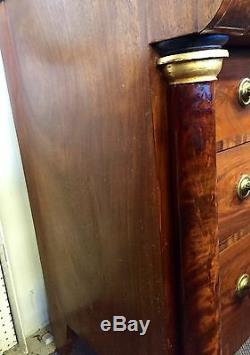 Antique American Classic Mahogany Chest of Drawers/Dresser. Paw Feet withToes. 1820