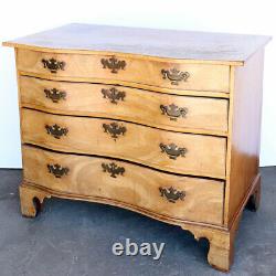 Antique American New England Chippendale Pale Mahogany Chest of Drawers c. 1780