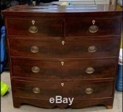 Antique Bow front Mahogany Chest of Drawers. 5 Drawers, Circa mid 1800s