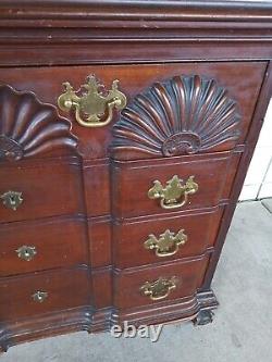 Antique Ca 1900 Block Shell Carved Chippendale style fine Chest of Drawers
