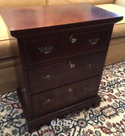 Craftique Mahogany Nightstand or Bedside Chest