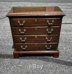 Ethan Allen Solid Mahogany Four Drawer Chippendale Bachelor Chest