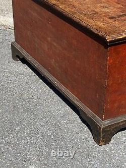 Good pa paint decorated banket chest red bracket foot moravian lock & key 1700s