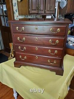 HENKEL HARRIS #5417 MAHOGANY 4 Drawer Chairside END TABLE Chest NIGHT STAND 1980