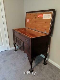 Hope Chest, The Lane Company Antique Colonial Cedar Lined