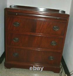 Mahogany 3 Drawer Dresser/ Chest with Pullout Tray Vintage 31 w x 32 3/4 h