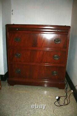 Mahogany 3 Drawer Dresser/ Chest with Pullout Tray Vintage 31 w x 32 3/4 h