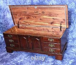Mahogany English Style Needlepoint Seat Trunk Blanket Chest Vintage Settee Bench
