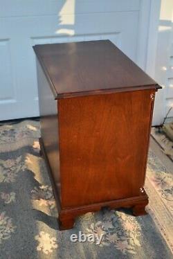 Mahogany Traditional Style Nightstand/Accent Chest