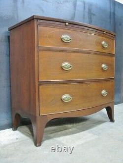 Mint Vintage Kittinger Hepplewhite Bow-Front Mahogany 3 Drawer Chest with Pull Out
