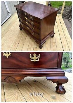 New York Made Mahogany Oxbow Front Sameca Furniture Chippendale Inlaid Chest