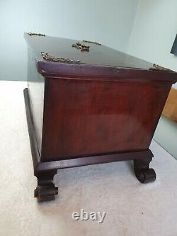 Old mahogany Chest, Vintage Wooden Storage Trunk, Blanket Box, with bras fixing