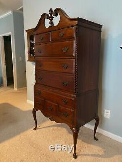Queen Anne Mahagony Highboy Dresser Chest by Davis Cabinet Company in 1942