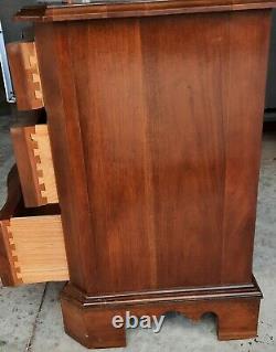 Serpentine front Mahogany Chest Of Drawers