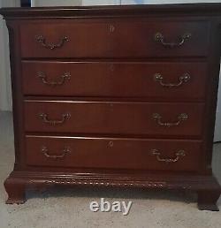 Stoneleigh Traditional Style mahogany, Four Drawer Bachelors Chest