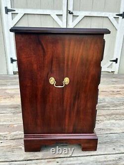 Vintage 1995 Henkel Harris Mahogany Small Side Accent Chairside 4 Drawer Chest
