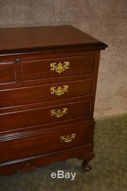 Vintage Lane Mahogany Queen Anne Style Cedar Chest withDrawer