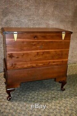 Vintage Lane Mahogany Queen Anne Style Cedar Chest withDrawer
