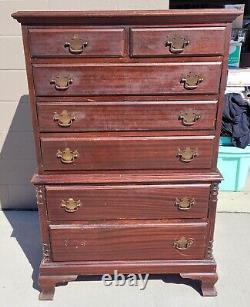 Vintage / Mid-Century Mahogany 4 over 2 drawer dresser chest with ribbed column