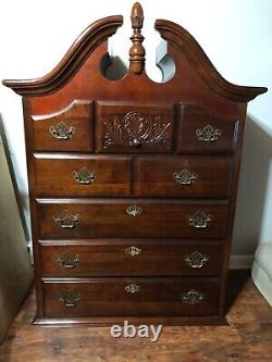 Vintage Thomasville Mahogany Queen Anne Style Chippendale Highboy Dresser, Chest